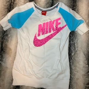 ❣️Nike shirt with pockets.❣️